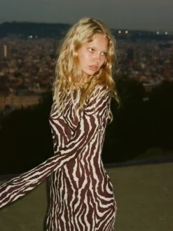 Women Réalisation Par The Gia - Animal