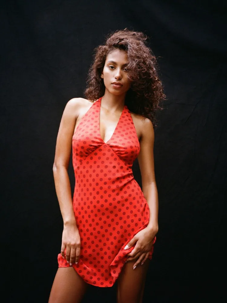 Women Réalisation Par The Leila - Aura
