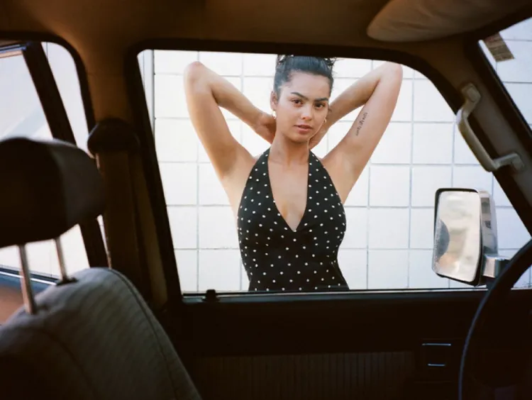 Women Réalisation Par The Sadie - Petite Spot Noir