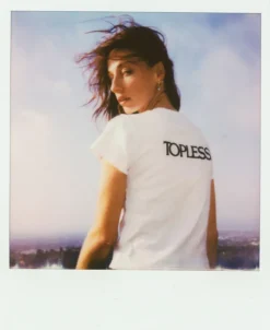 Women Réalisation Par Topless! Baby Tee - White